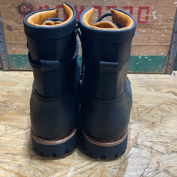 Brand new in box Timberland black full grain leather with moc toe in size 8. - Picture 3 of 6